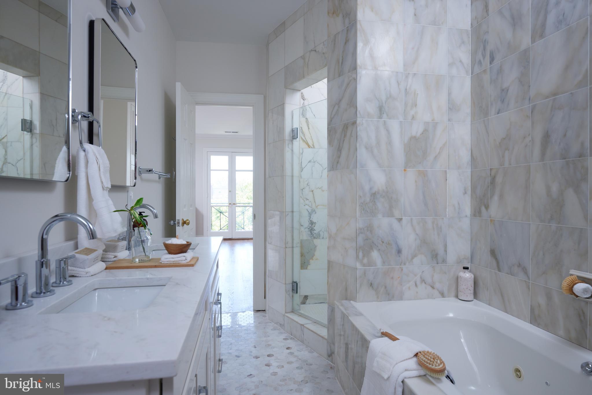 1802 Kalorama Square, Unit 16 Washington, DC 20008 - Photo 38 of 58 a bathroom with a sink and a tub