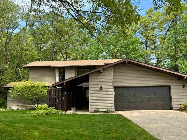 $469,900 | 21465 Old Walnut Court, South Bend, IN 46628