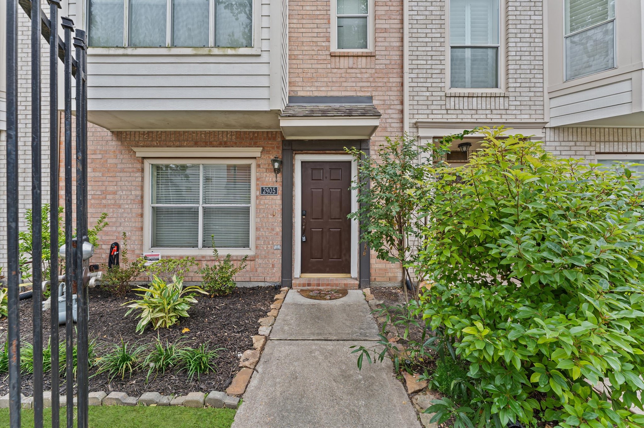 2905 Crawford Street Houston, TX 77004 - Photo 2 of 28 a front view of a house