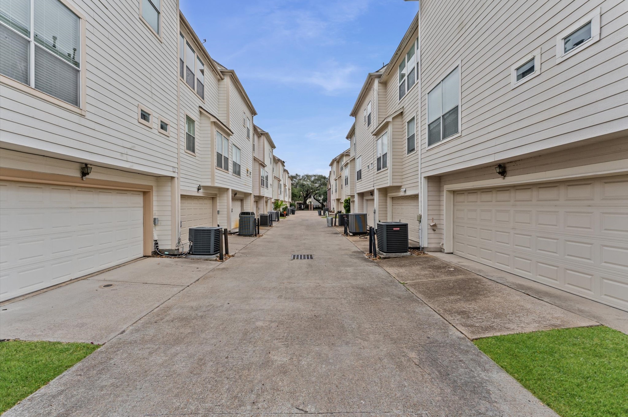 2905 Crawford Street Houston, TX 77004 - Photo 26 of 28 a view of a street with buildings