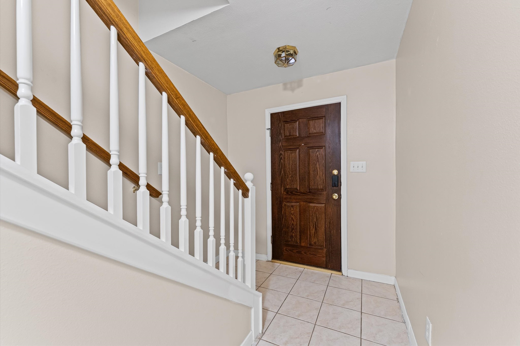 2905 Crawford Street Houston, TX 77004 - Photo 4 of 28 a view of an entryway