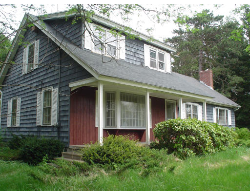 92 Hampshire Road Methuen, MA 01844 - Photo 3 of 6 Gallery Image 3