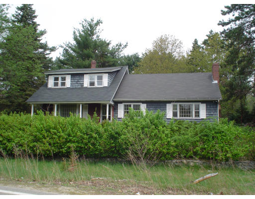 92 Hampshire Road Methuen, MA 01844 - Photo 4 of 6 Gallery Image 4