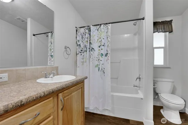 $560,000 | 38911 North Newport Highway, Elk, WA 99009