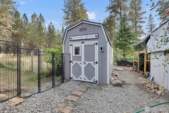 $560,000 | 38911 North Newport Highway, Elk, WA 99009