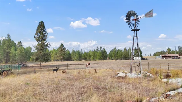 $560,000 | 38911 North Newport Highway, Elk, WA 99009