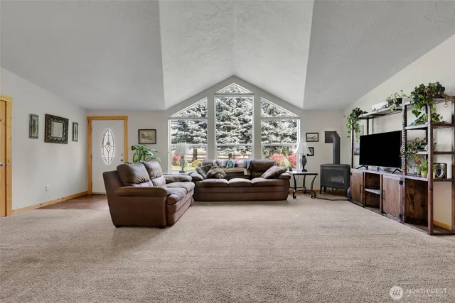 $560,000 | 38911 North Newport Highway, Elk, WA 99009