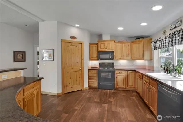 $560,000 | 38911 North Newport Highway, Elk, WA 99009