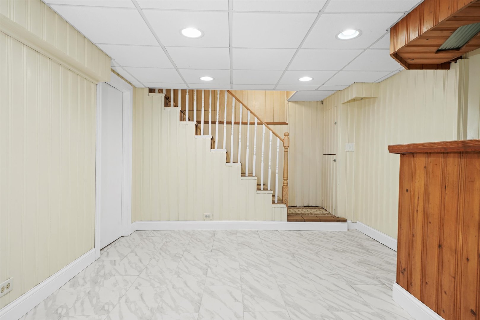 2525 Glenview Road Glenview, IL 60025 - Photo 43 of 50 a view of an entryway