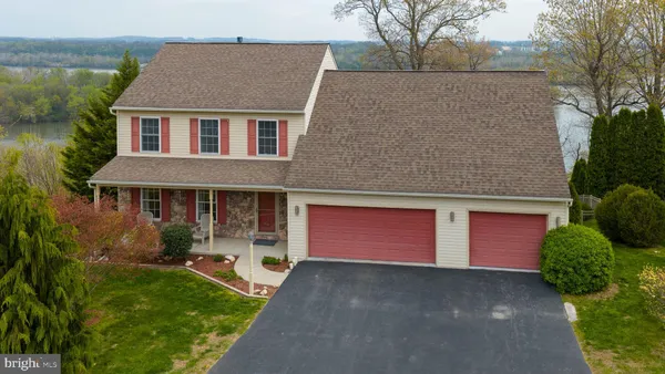 $449,900 | 435 North Burberry Lane, Mount Wolf, PA 17347