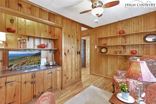 $999,000 | 2209-2211 Sugar Mountain 2 Road, Newland, NC 28657