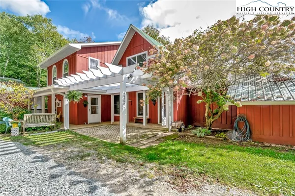 $999,000 | 2209-2211 Sugar Mountain 2 Road, Newland, NC 28657