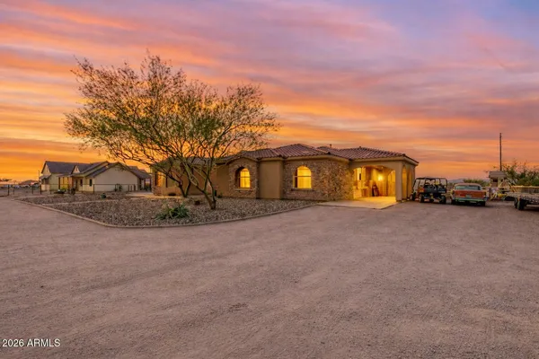 $1,099,000 | 1602 East Lobo Street, San Tan Valley, AZ 85140