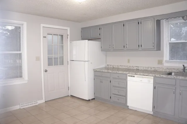 $2,800 | 567 Mendon Road, Unit 1, Attleboro, MA 02703