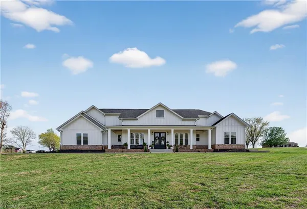 $999,800 | 138 Arthur Needham Road, Pilot Mountain, NC 27041