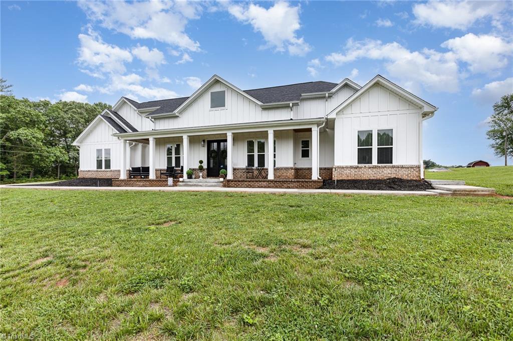 138 Arthur Needham Road Pilot Mountain, NC 27041 - Photo 3 of 47