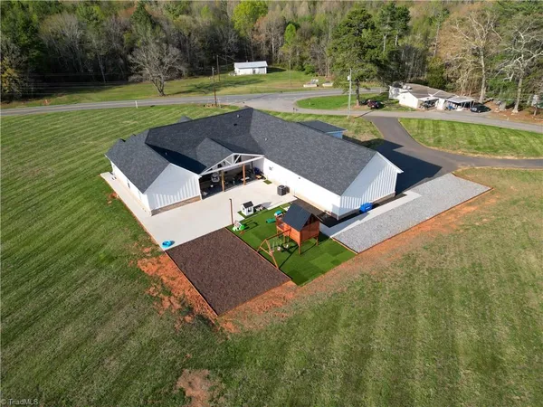 $999,800 | 138 Arthur Needham Road, Pilot Mountain, NC 27041