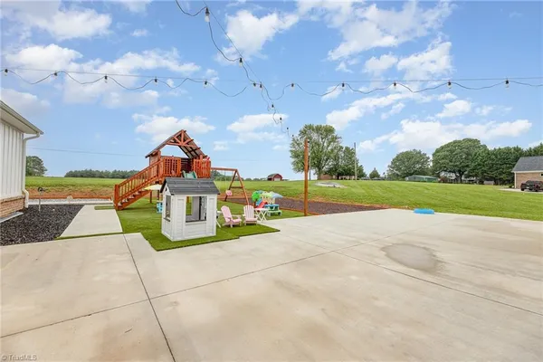 $999,800 | 138 Arthur Needham Road, Pilot Mountain, NC 27041