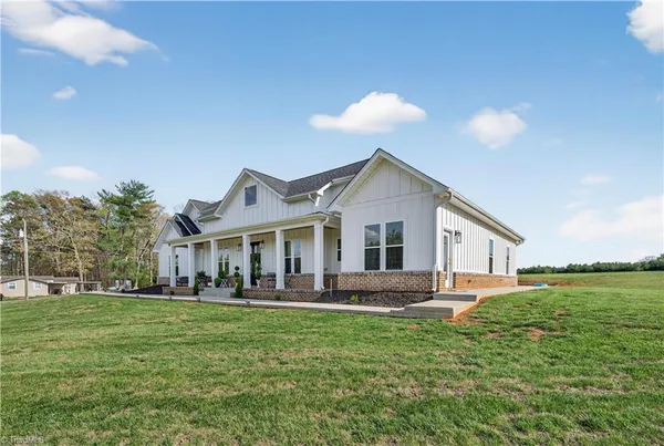 $999,800 | 138 Arthur Needham Road, Pilot Mountain, NC 27041