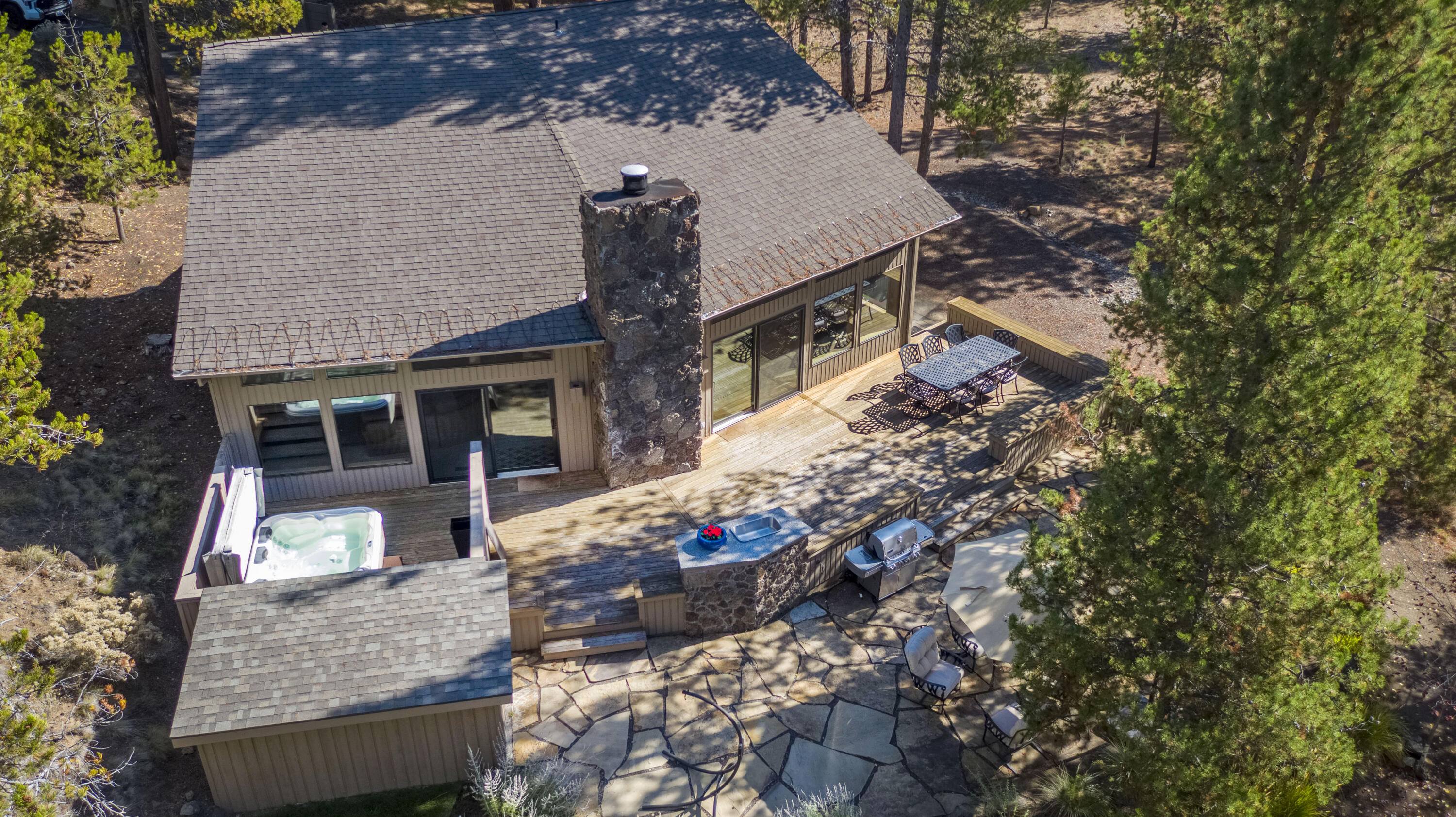 17905 Rhododendron Lane Sunriver, OR 97707 - Photo 35 of 39 57