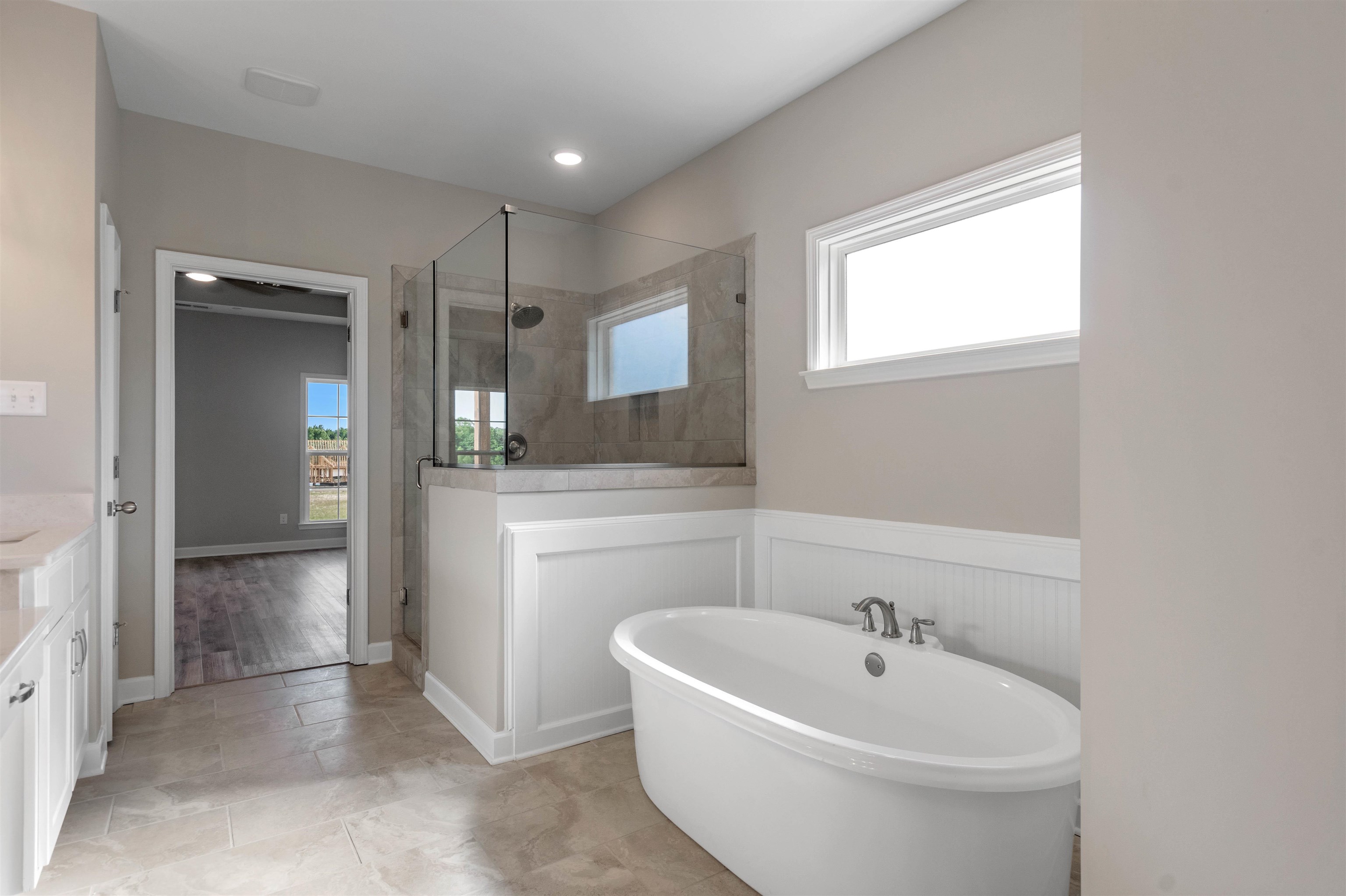 20 Grassy Hill Road Collierville, TN 38017 - Photo 13 of 27 a bathroom with a bathtub sink and mirror