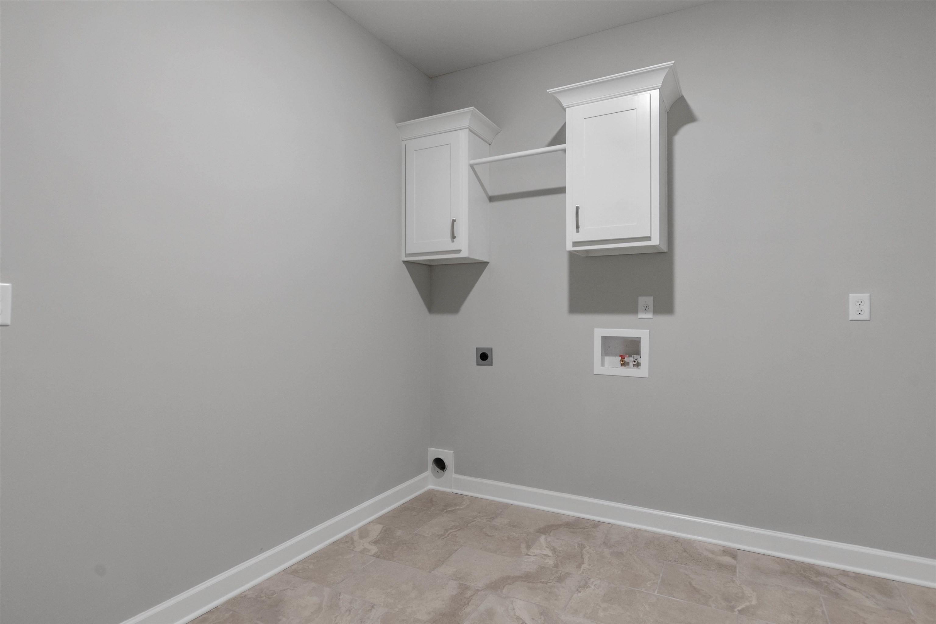 20 Grassy Hill Road Collierville, TN 38017 - Photo 22 of 27 an empty room with windows