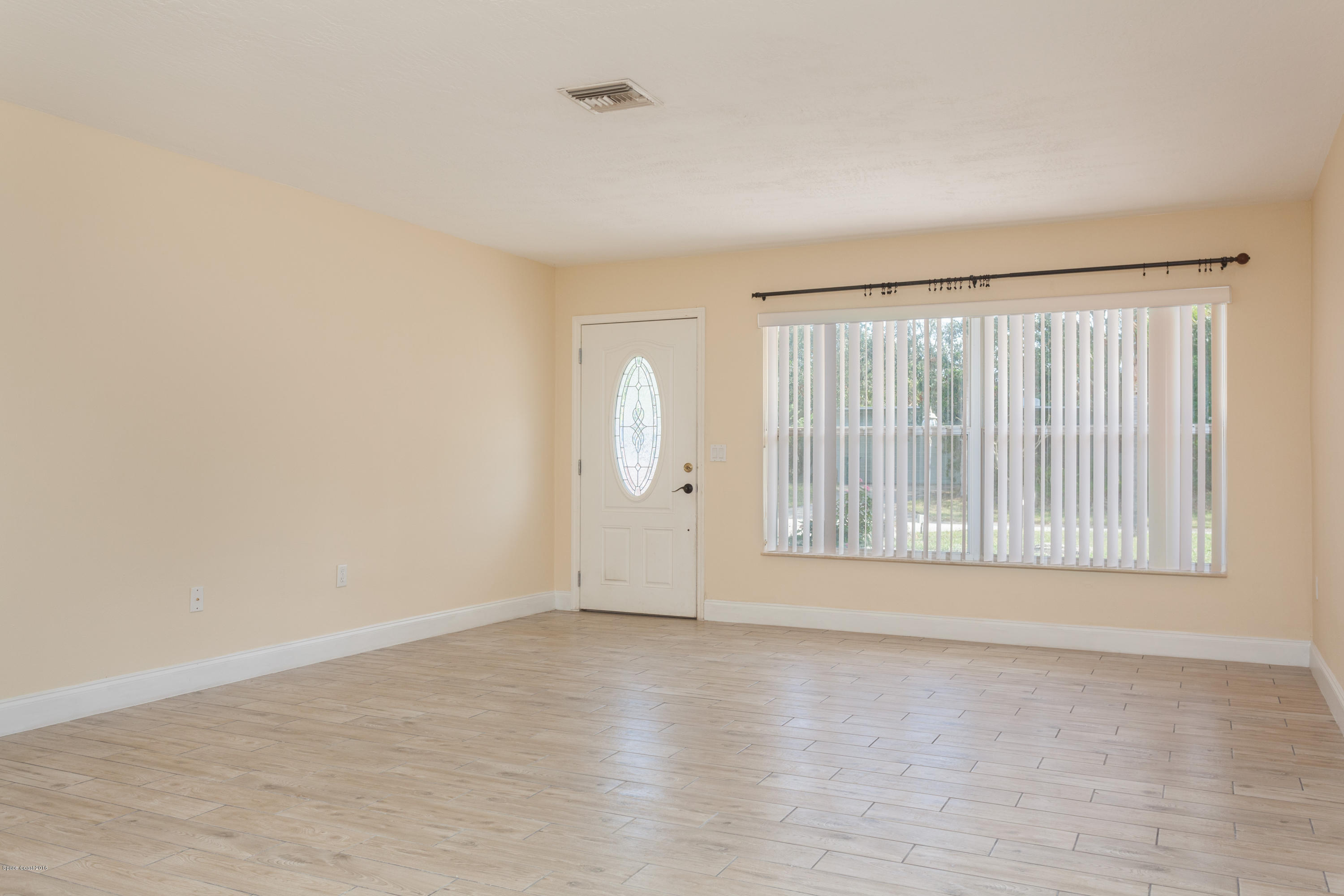 915 Samar Road Cocoa Beach, FL 32931 - Photo 3 of 21 Living Area