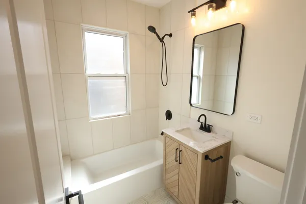 $2,200 | 4436 North Bernard Street, Unit 2, Chicago, IL 60625