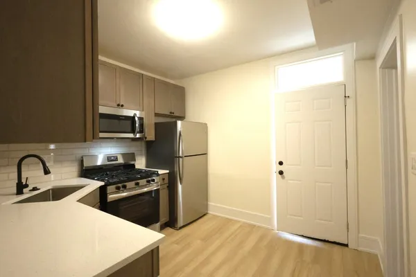 $2,200 | 4436 North Bernard Street, Unit 2, Chicago, IL 60625