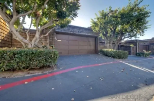 a view of a tennis court
