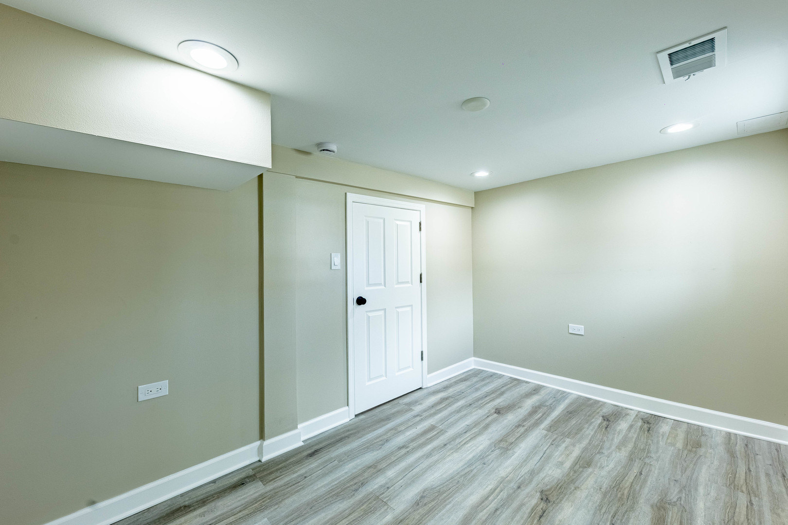 7601 South Rhodes Avenue Chicago, IL 60619 - Photo 24 of 32 Gallery Image 24