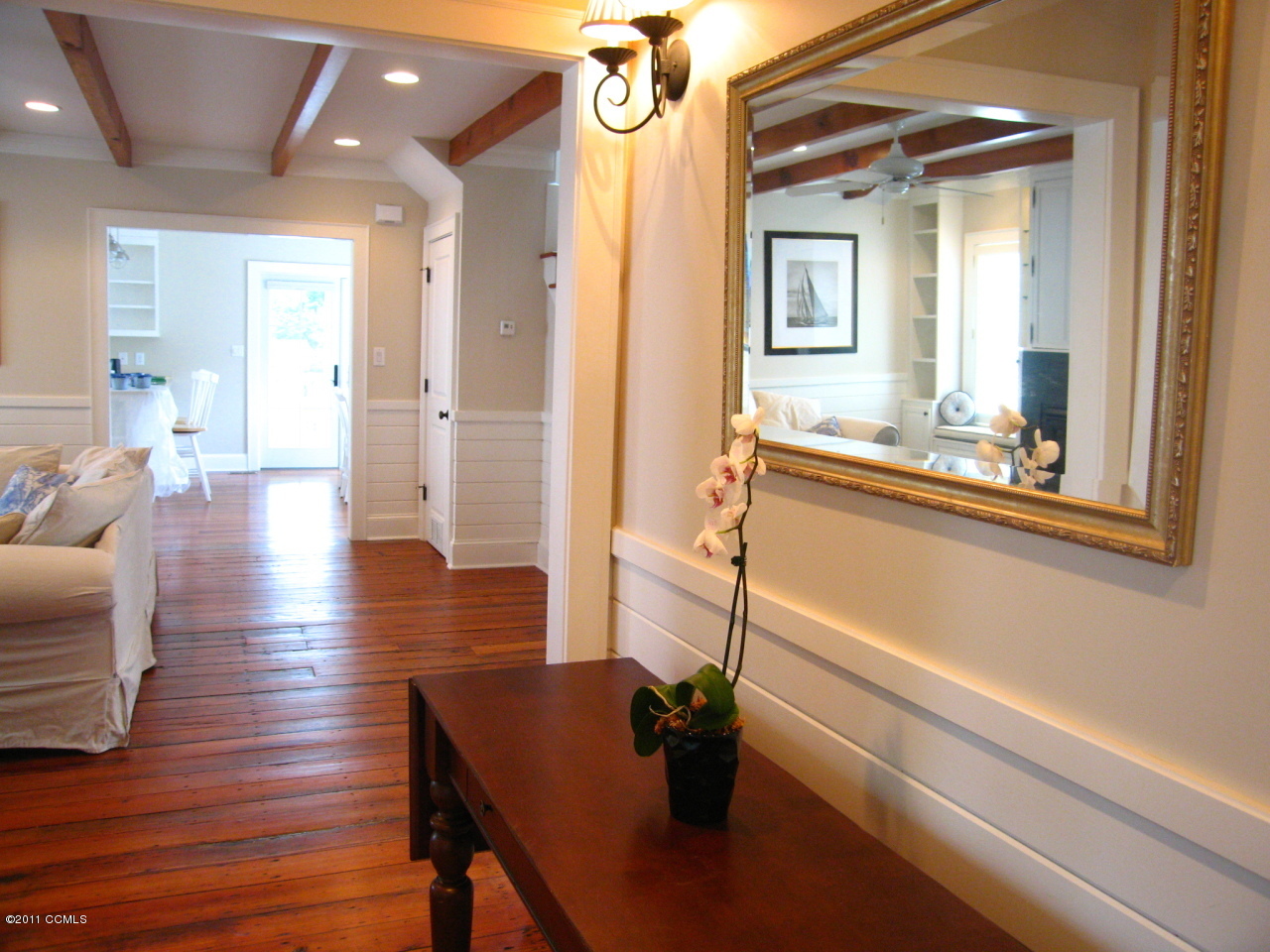 202 Pollock Street Beaufort, NC 28516 - Photo 11 of 19 Foyer