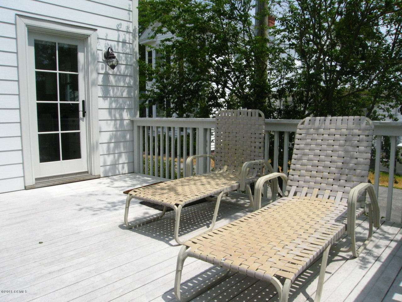 202 Pollock Street Beaufort, NC 28516 - Photo 18 of 19 Back Deck