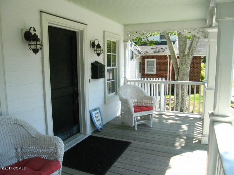 202 Pollock Street Beaufort, NC 28516 - Photo 2 of 19 Front Porch - Street Level