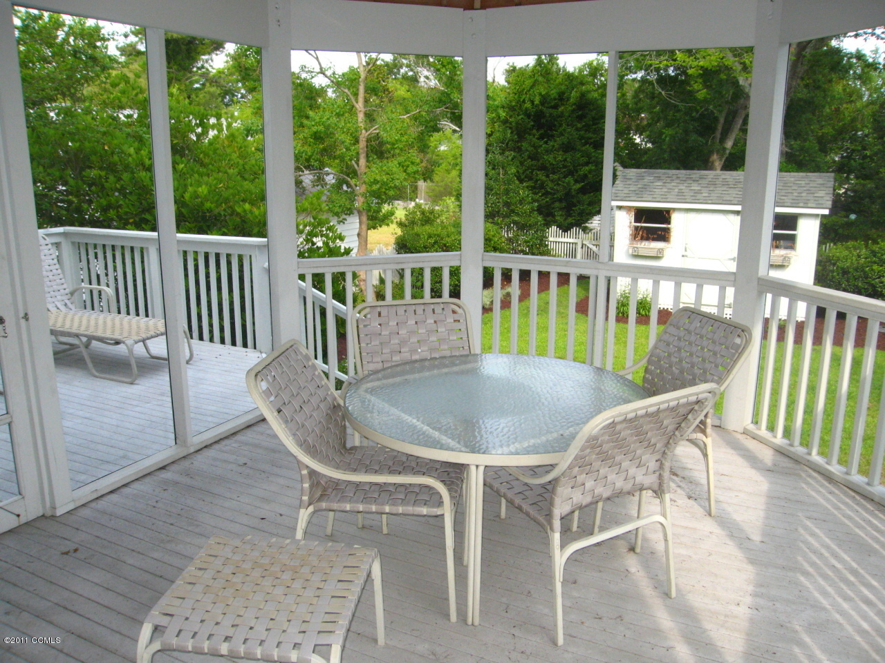 202 Pollock Street Beaufort, NC 28516 - Photo 7 of 19 Screemed Porch - Back