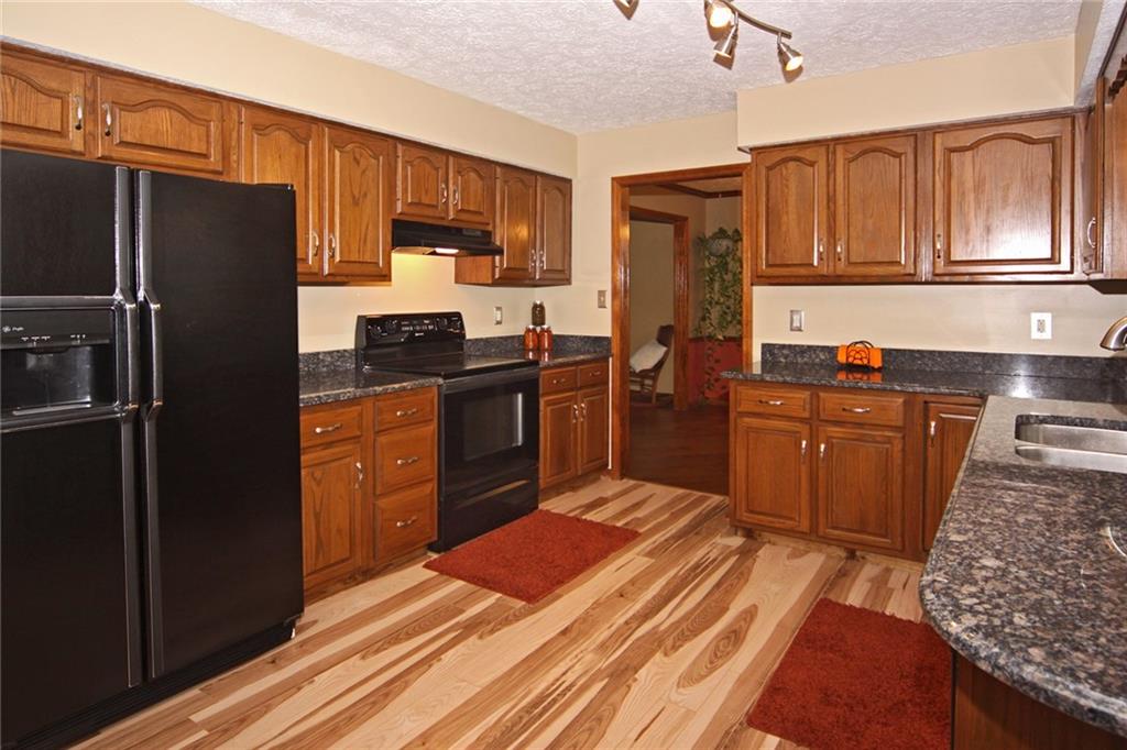 4956 Beechwood Road Avon, IN 46123 - Photo 8 of 24 Gallery Image 8