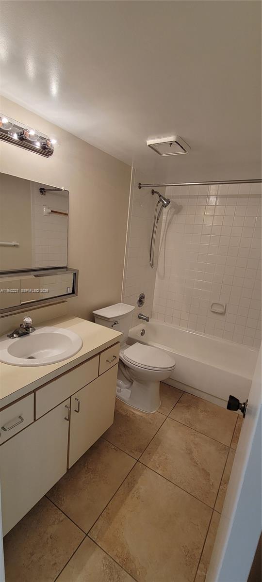 9004 Southwest 137th Street, Unit B Miami, FL 33176 - Photo 13 of 21 2nd Bathroom