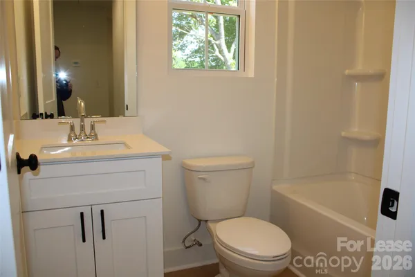 $2,000 | 562 West Park Avenue, Unit B, Mooresville, NC 28115