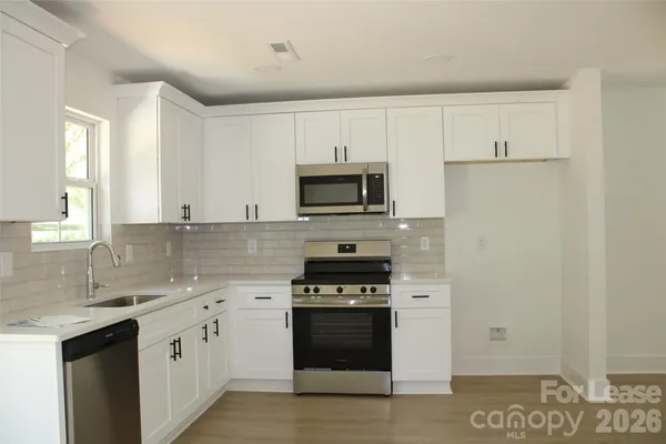 $2,000 | 562 West Park Avenue, Unit B, Mooresville, NC 28115