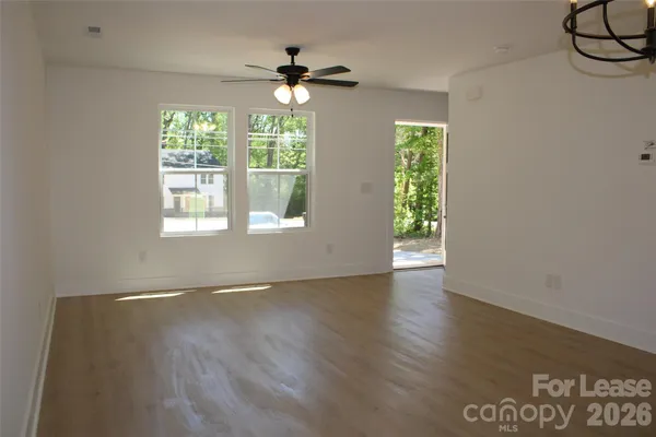 $2,000 | 562 West Park Avenue, Unit B, Mooresville, NC 28115