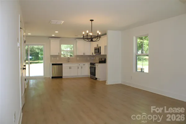 $2,000 | 562 West Park Avenue, Unit B, Mooresville, NC 28115