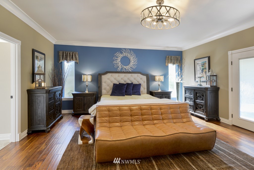 9908 Meadow Road Southwest Lakewood, WA 98499 - Photo 18 of 40 a bathroom with a sink a large mirror and a bathtub