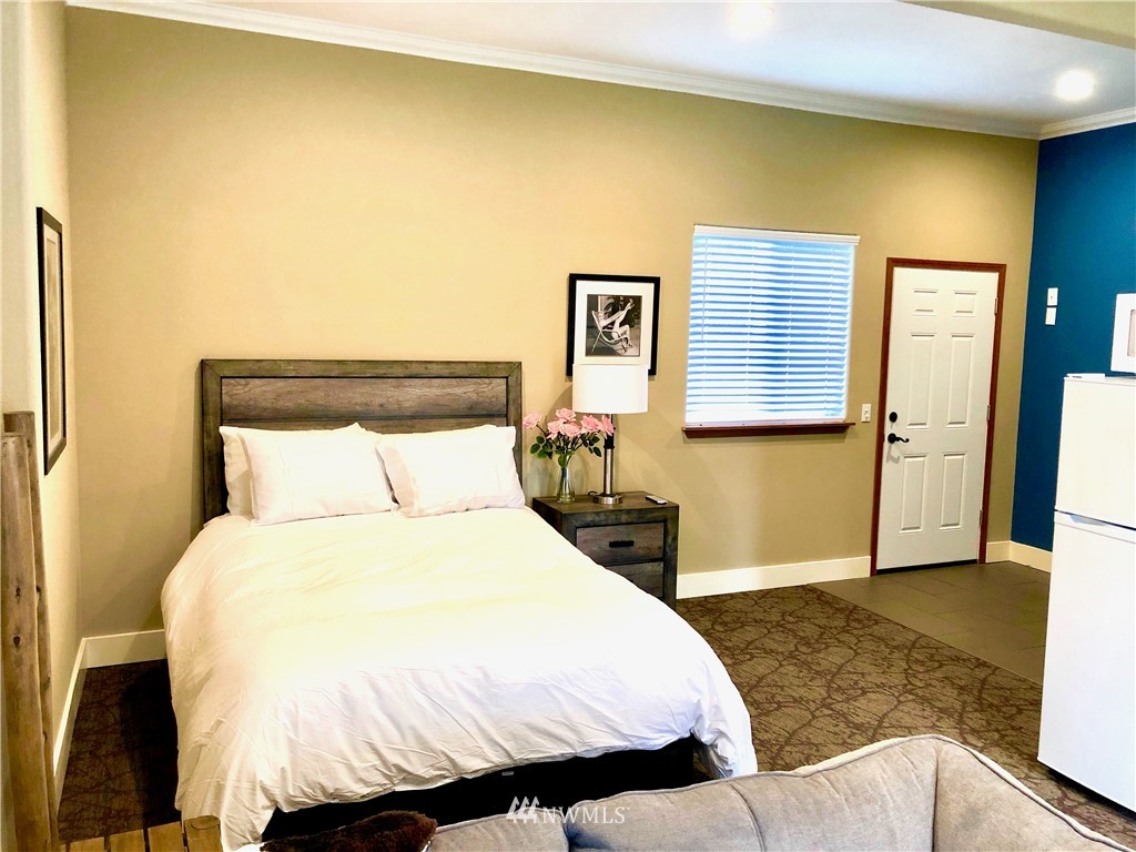 9908 Meadow Road Southwest Lakewood, WA 98499 - Photo 33 of 40 a view of swimming pool with sitting area and furniture