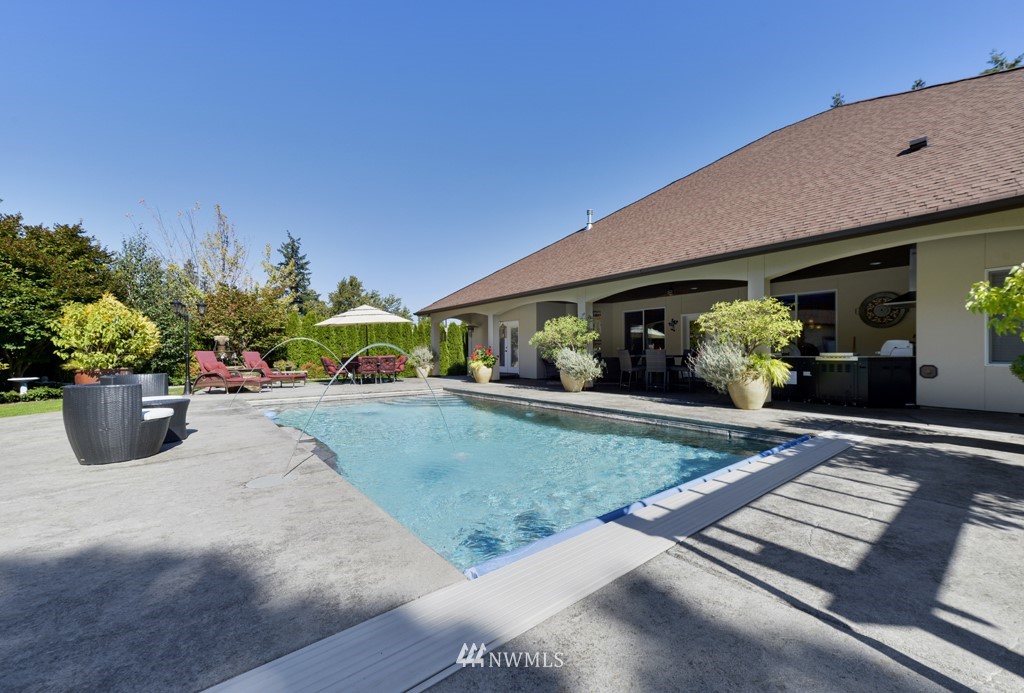 9908 Meadow Road Southwest Lakewood, WA 98499 - Photo 5 of 40 a living room with furniture and a large window