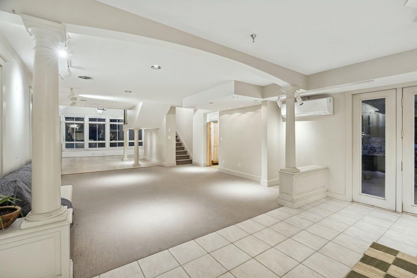 299 Mountain Road Stowe, VT 05672 - Photo 16 of 23