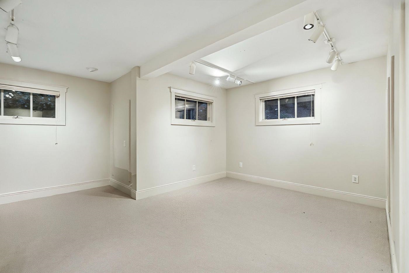 299 Mountain Road Stowe, VT 05672 - Photo 20 of 23