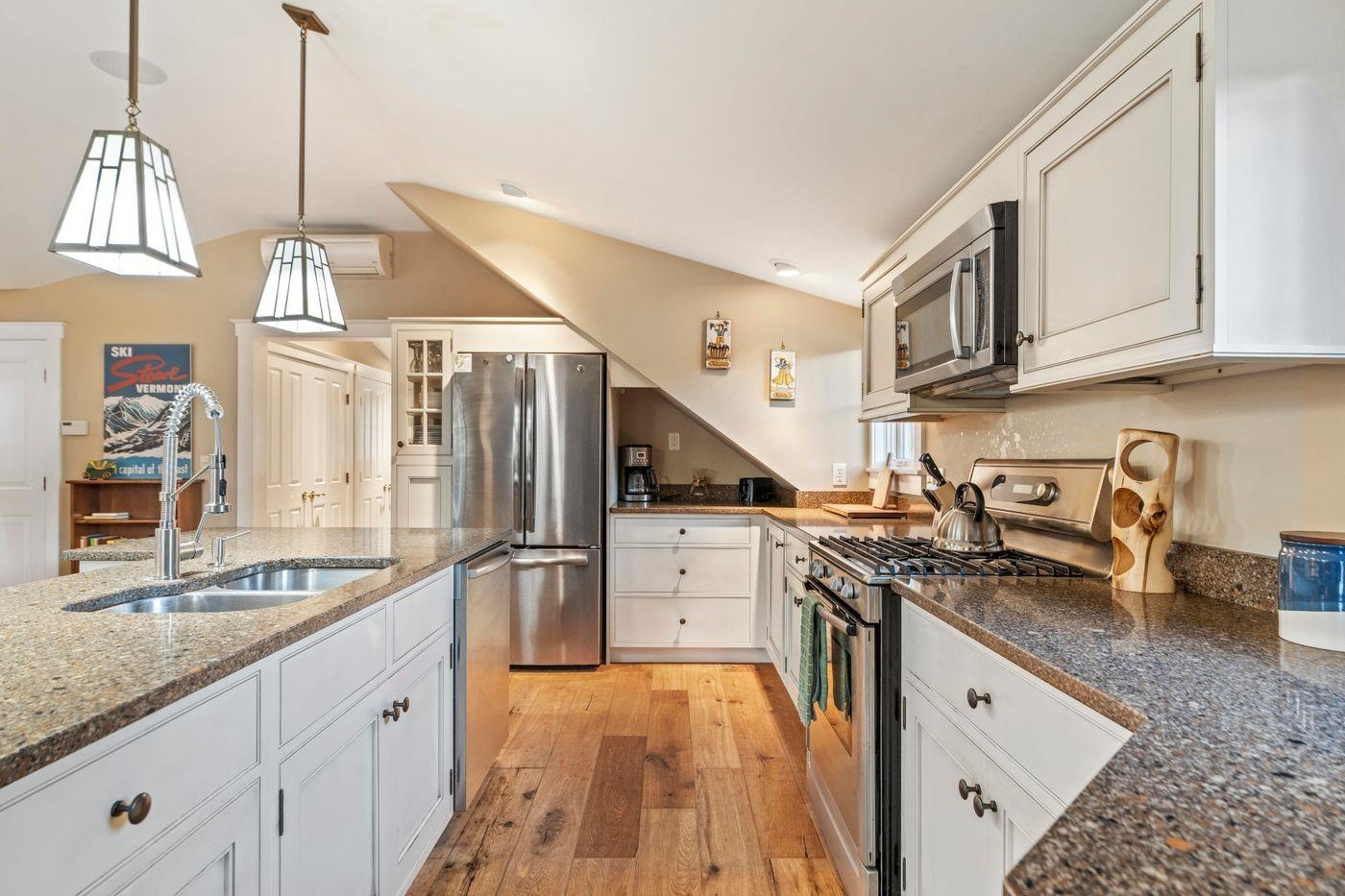 299 Mountain Road Stowe, VT 05672 - Photo 5 of 23