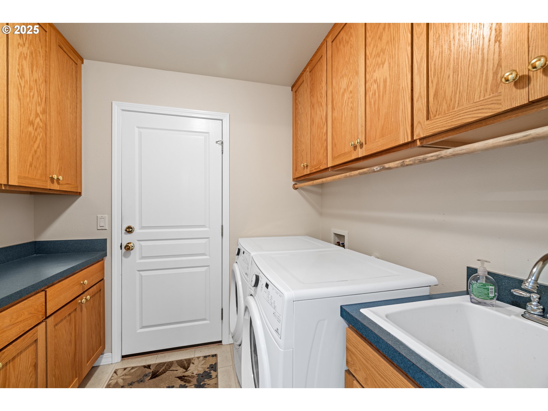 1409 Crestview Drive Silverton, OR 97381 - Photo 15 of 22 a utility room with faucet washer and dryer