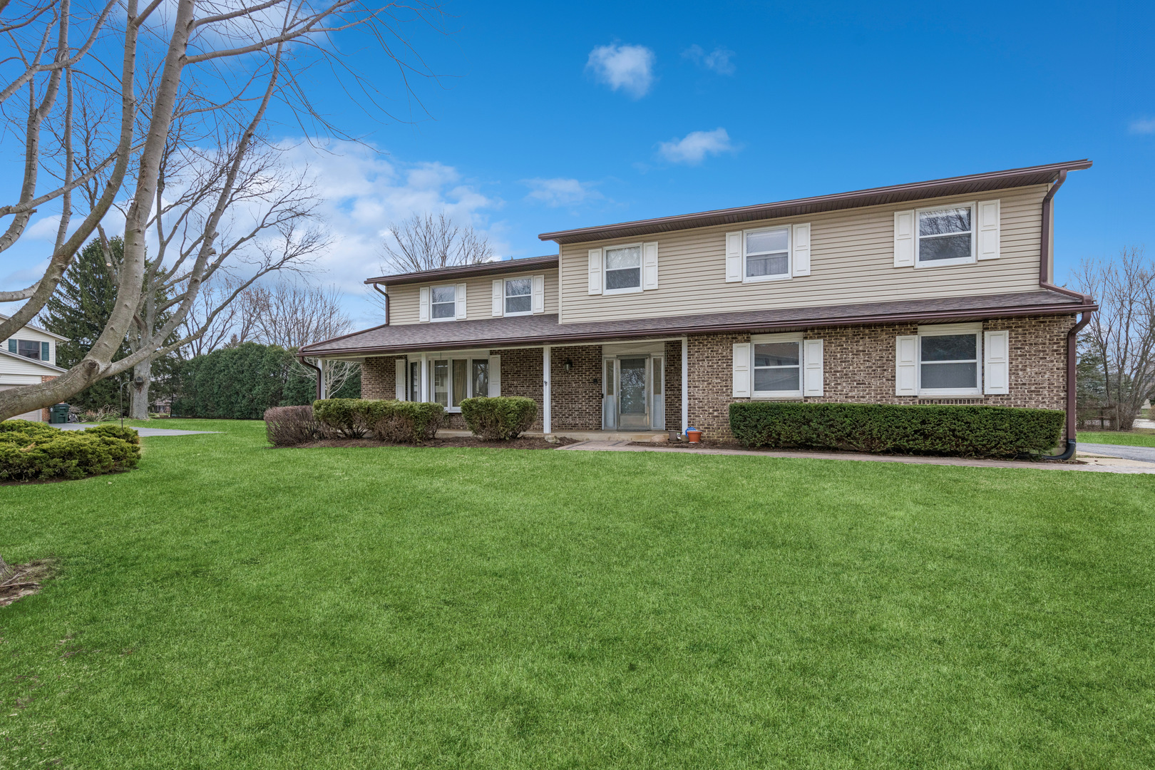 5017 Kenneth Drive Crystal Lake, IL 60014 - Photo 1 of 20 a front view of a house with a garden