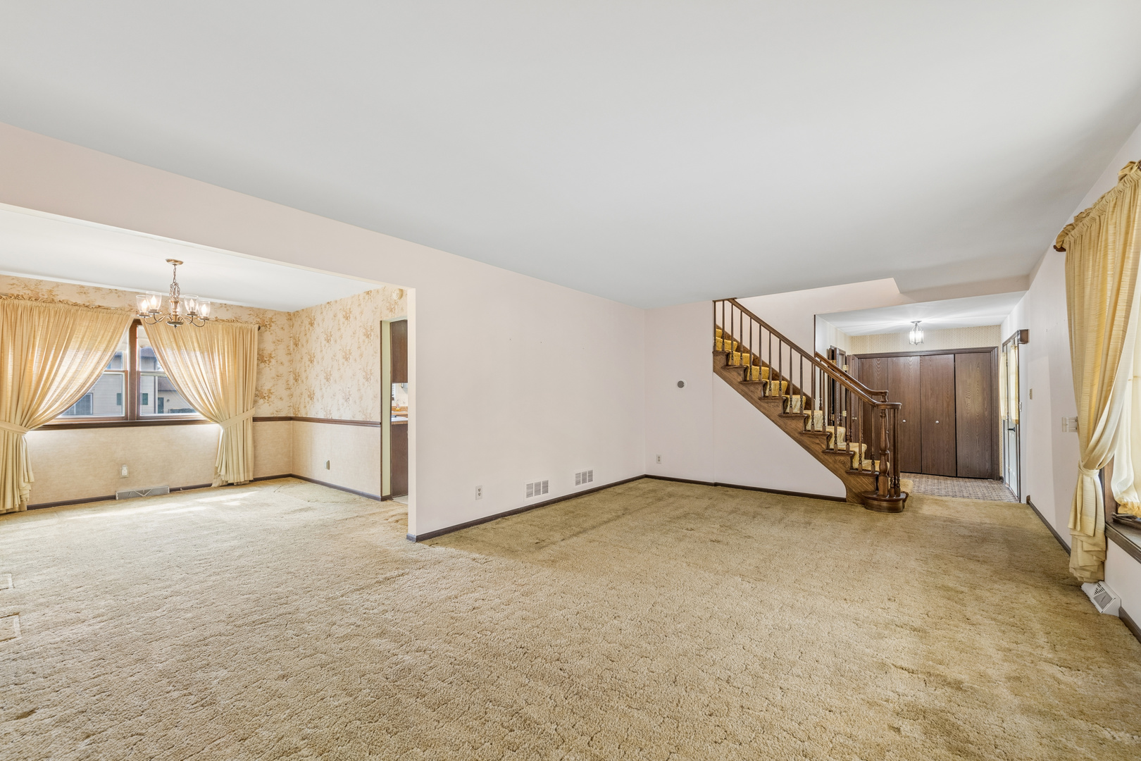 5017 Kenneth Drive Crystal Lake, IL 60014 - Photo 5 of 20 a view of an empty room with a window